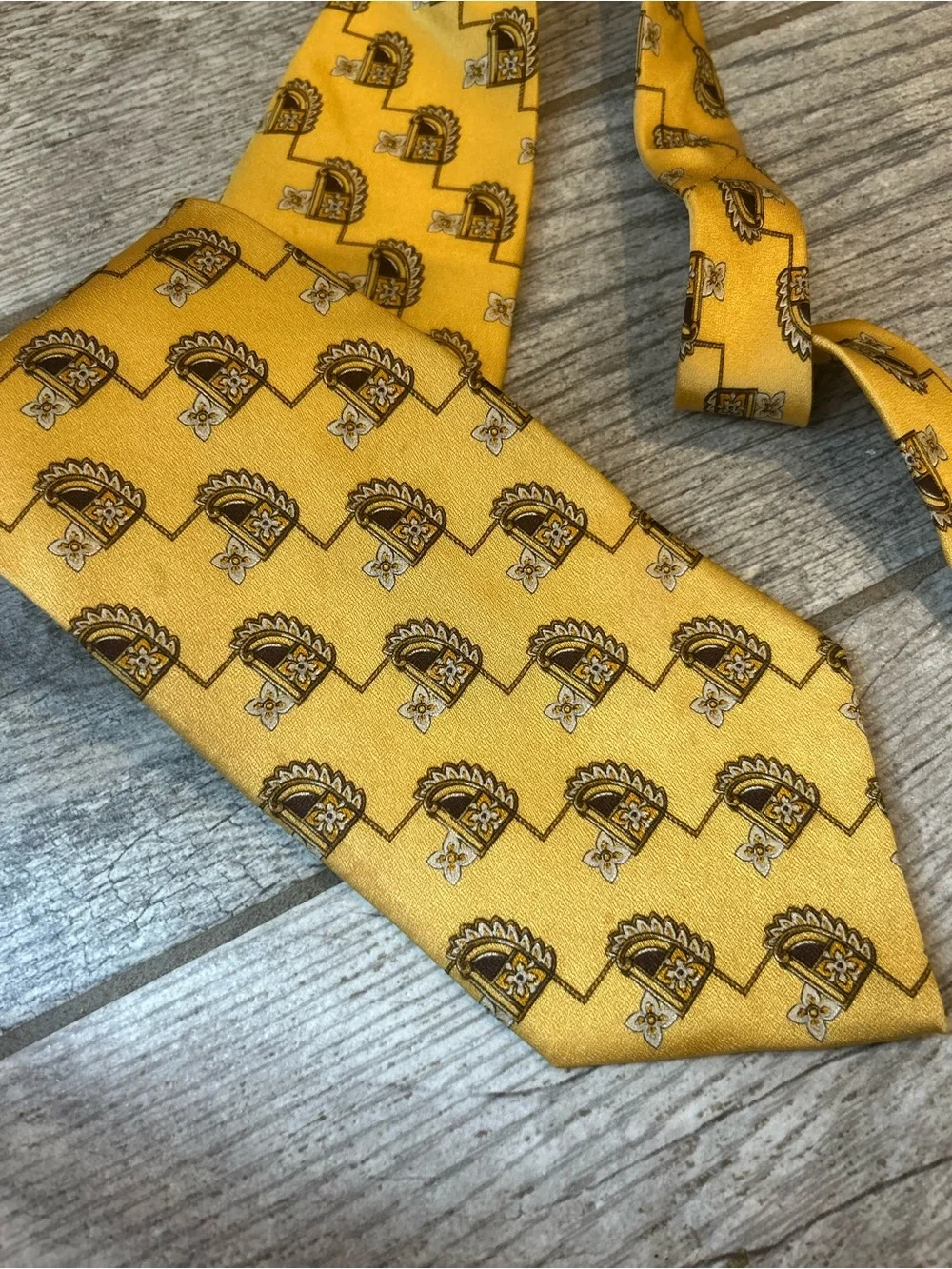 Valentino Cravatte 100% Silk Yellow Patterned Necktie